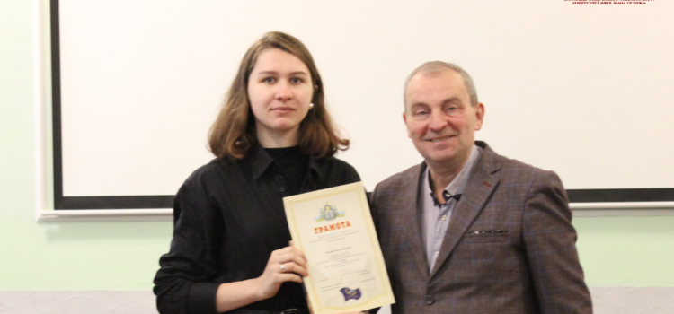 Вітаємо магістрантку Вікторію Предиткевич з відзнакою за високі досягнення у навчанні! Вітаємо магістрантку Вікторію Предиткевич з відзнакою за високі досягнення у навчанні!